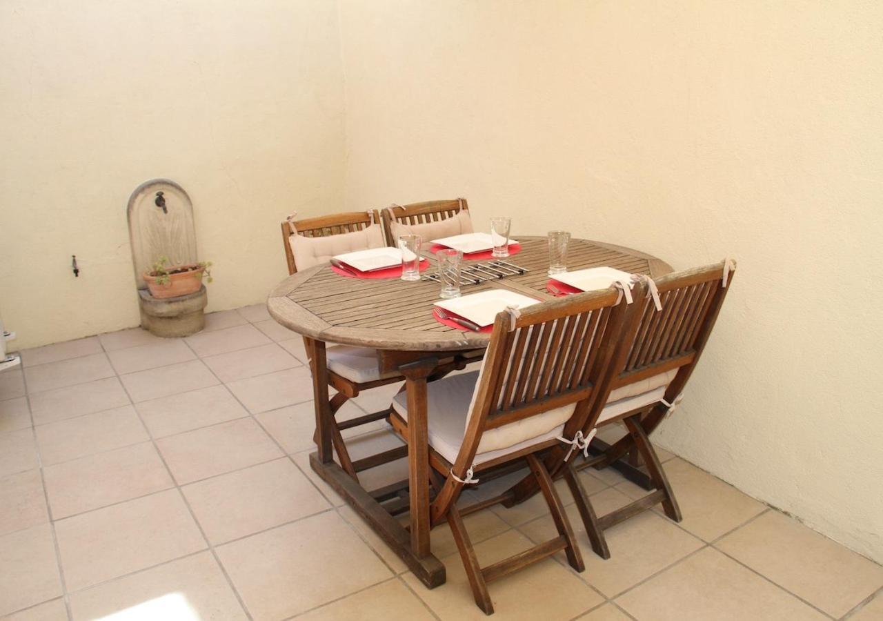 Agreable Maison De Ville Eyragues Exterior foto