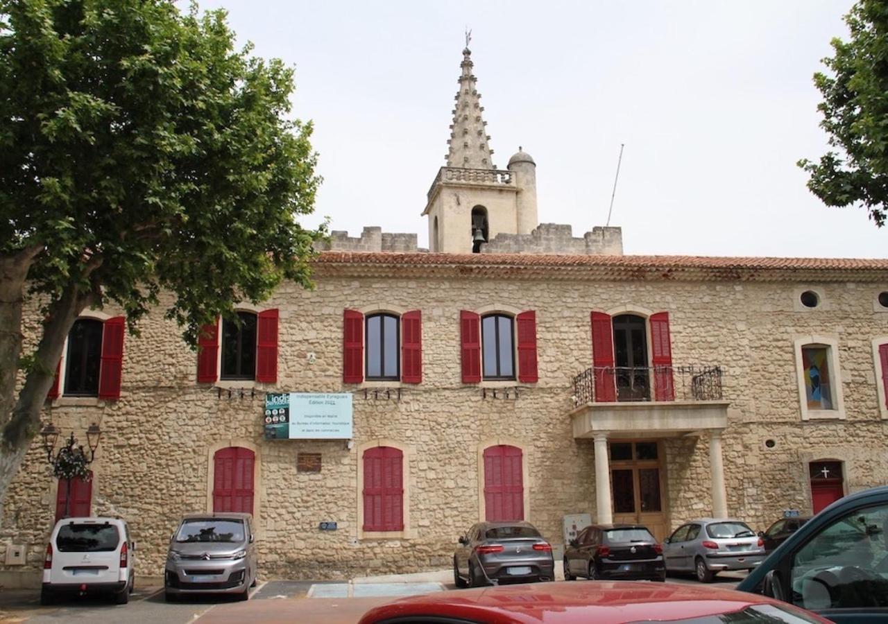 Agreable Maison De Ville Eyragues Exterior foto