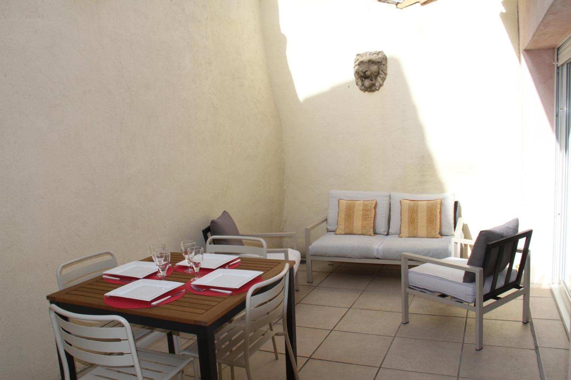 Agreable Maison De Ville Eyragues Exterior foto